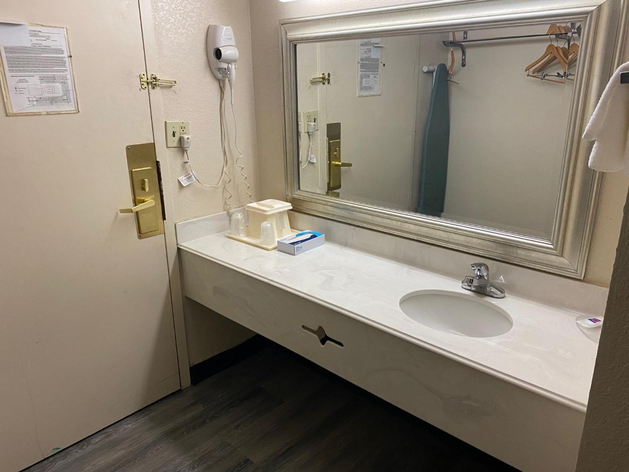 Motel 6 Rochester - Airport Exterior foto